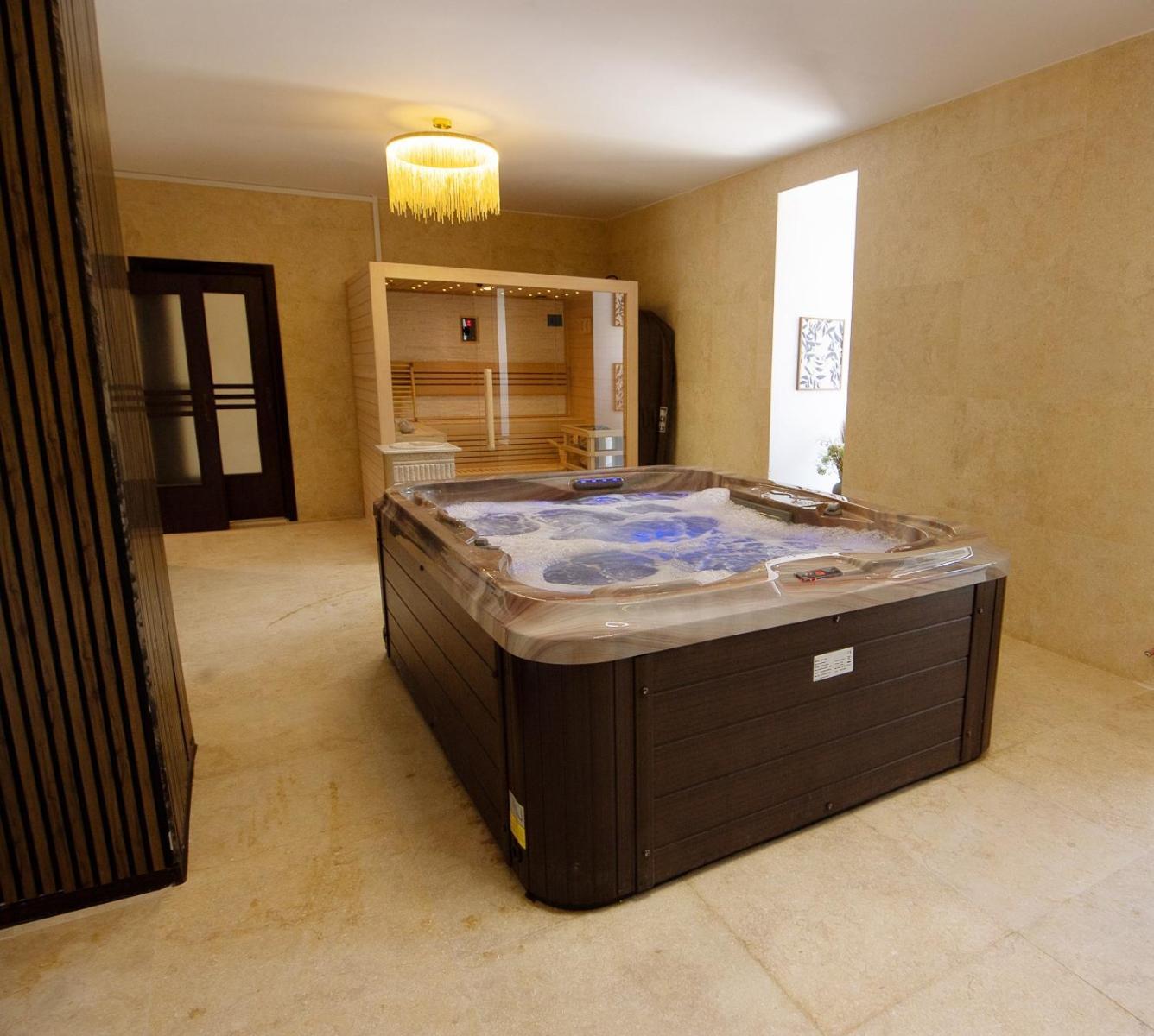 Hotel Coroana Moldovei Slănic-Moldova Exteriér fotografie